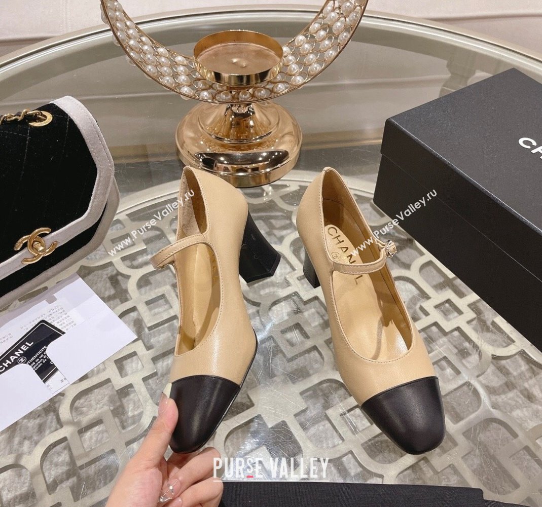 Chanel Lambskin and Calfskin Mary Janes Pumps 6.5cm Beige/Black 2023 CH120107 (MD-231201040)