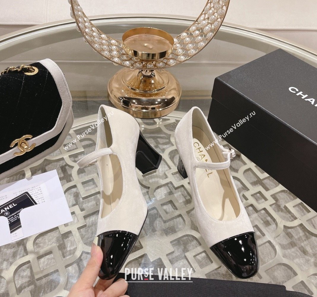 Chanel Velvet Mary Janes Pumps 6.5cm White/Black 2023 CH120107 (MD-231201044)