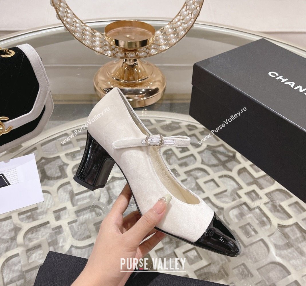 Chanel Velvet Mary Janes Pumps 6.5cm White/Black 2023 CH120107 (MD-231201044)