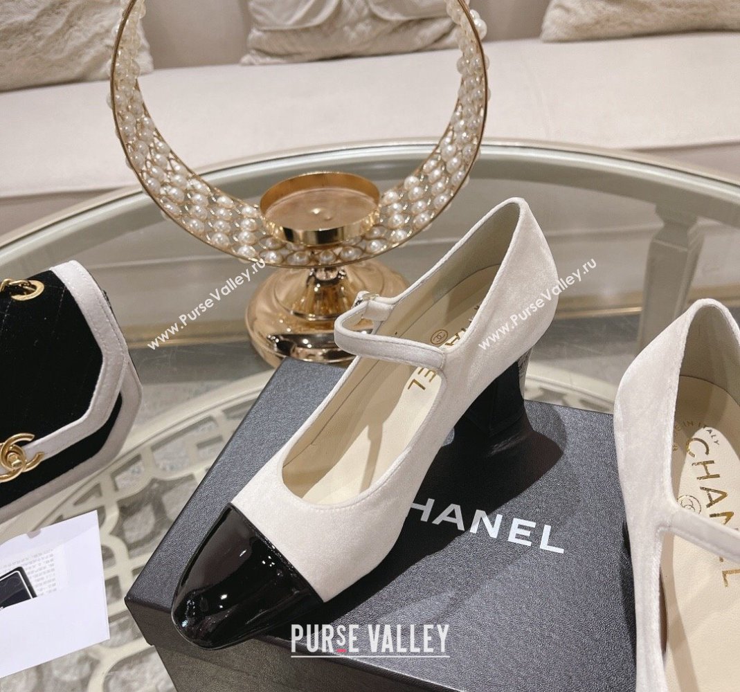 Chanel Velvet Mary Janes Pumps 6.5cm White/Black 2023 CH120107 (MD-231201044)