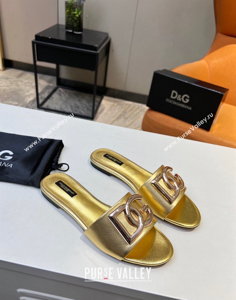 Dolce Gabbana Leather Flat Slide Sandals with DG Logo Gold 2023 DG12152 (MD-231215092)