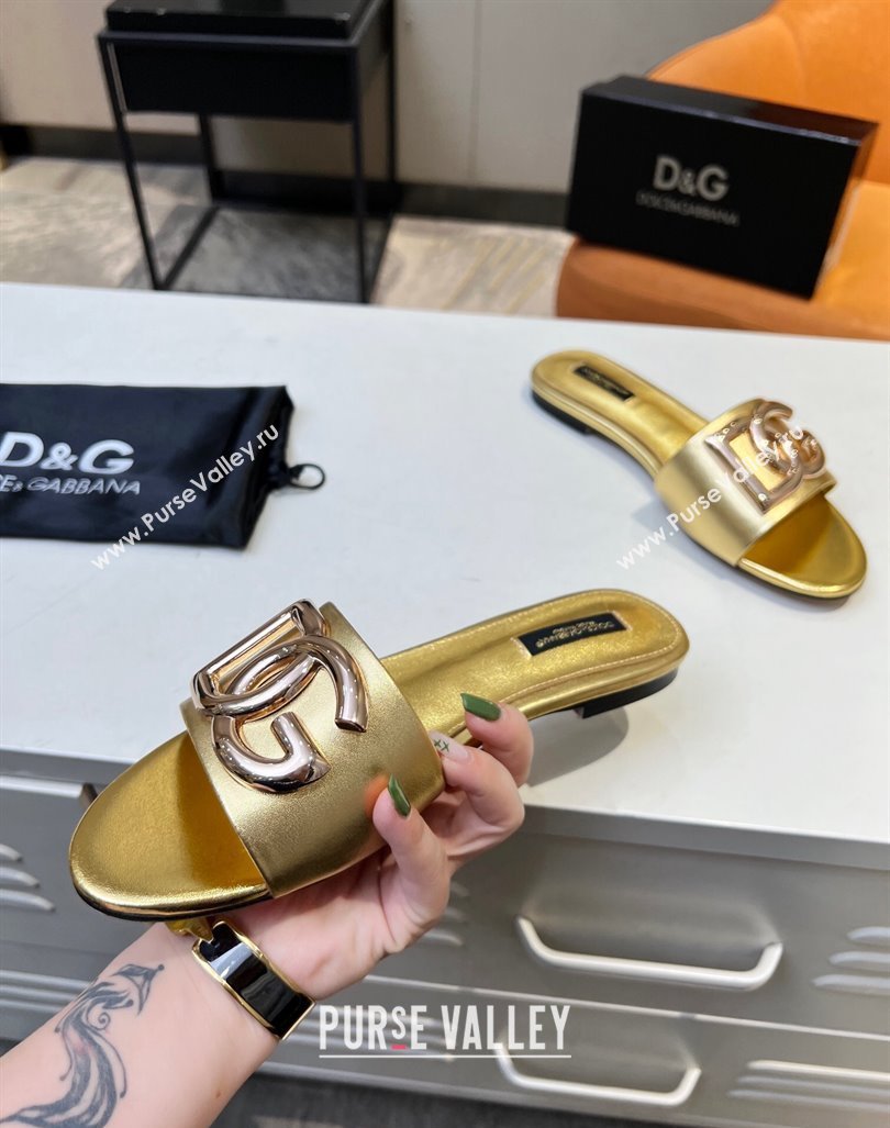 Dolce Gabbana Leather Flat Slide Sandals with DG Logo Gold 2023 DG12152 (MD-231215092)