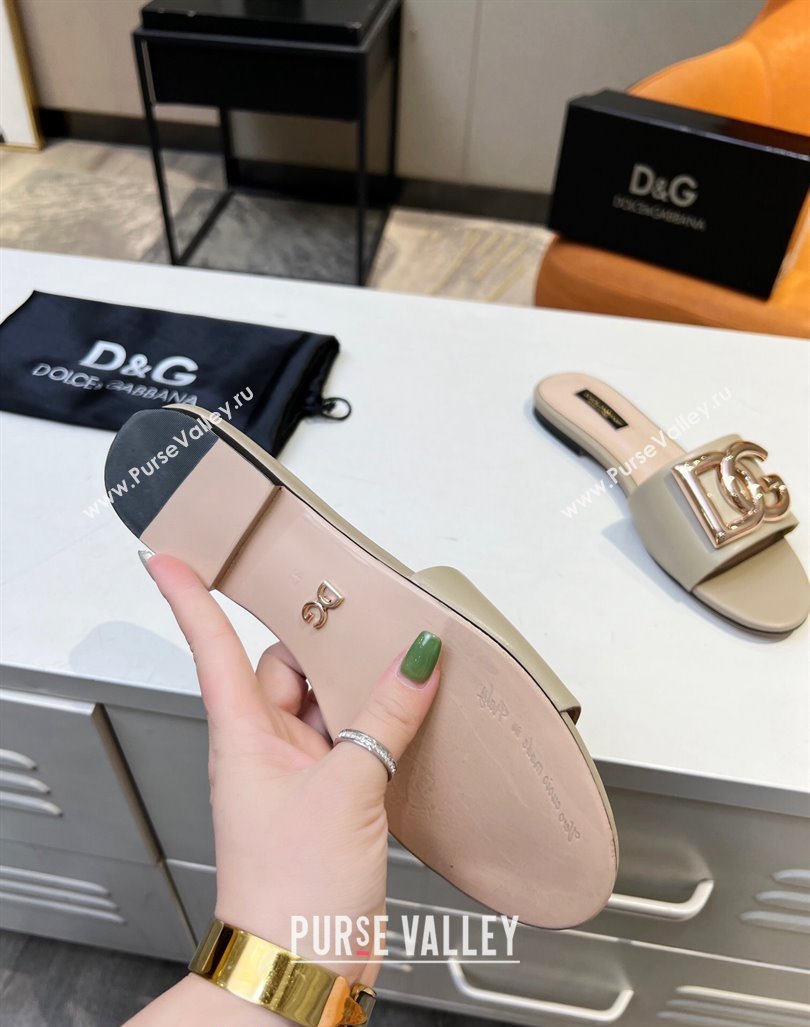 Dolce Gabbana Leather Flat Slide Sandals with DG Logo Beige 2023 DG12152 (MD-231215094)