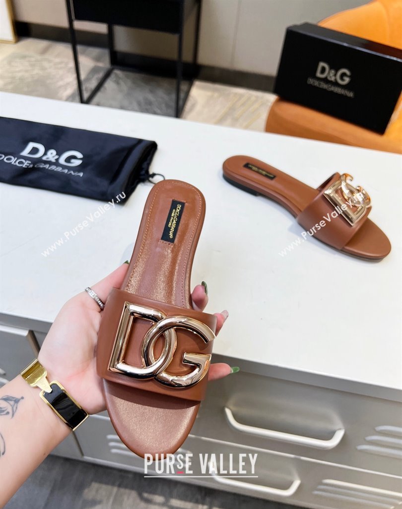 Dolce Gabbana Leather Flat Slide Sandals with DG Logo Brown 2023 DG12152 (MD-231215095)