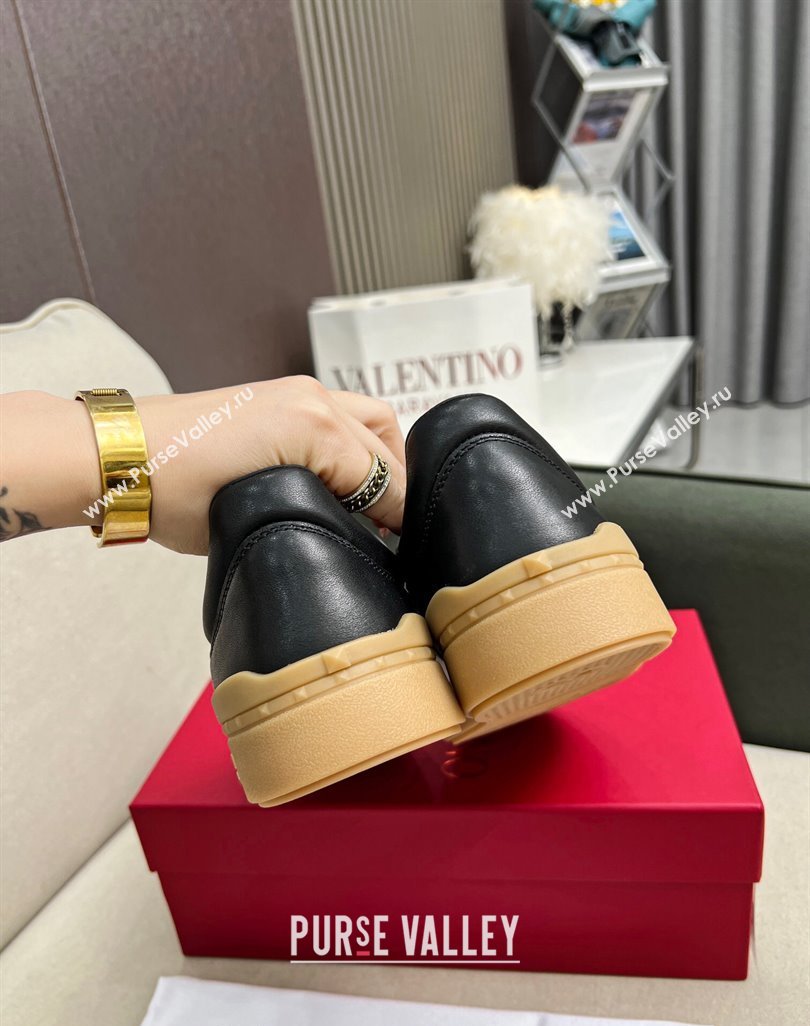 Valentino Upvillage Sneakers in Nappa Calfskin Black/Apricot 2023 (MD-231218078)