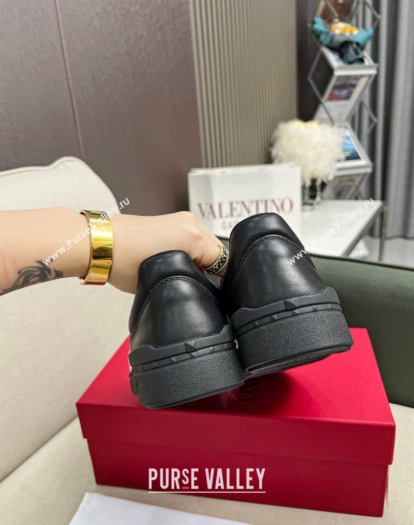 Valentino Upvillage Sneakers in Nappa Calfskin Black/White 2023 (MD-231218081)