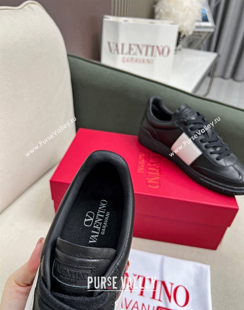 Valentino Upvillage Sneakers in Nappa Calfskin Black/White 2023 (MD-231218081)