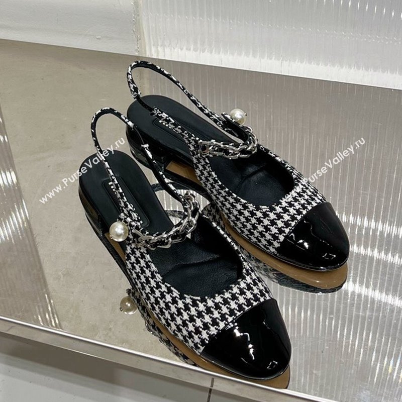 Miu Miu Slingback Flat in Houndtooth and Patent Leather with Chain and Pearl White/Black 2023 (ZN-231214001)