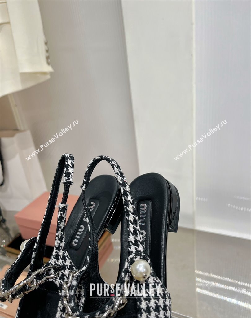 Miu Miu Slingback Flat in Houndtooth and Patent Leather with Chain and Pearl White/Black 2023 (ZN-231214001)