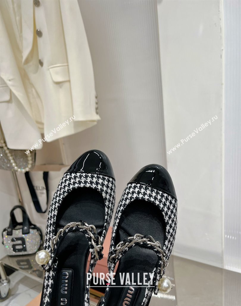 Miu Miu Slingback Flat in Houndtooth and Patent Leather with Chain and Pearl White/Black 2023 (ZN-231214001)