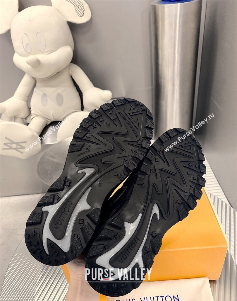Louis Vuitton Mens LV Runner Tatic Sneakers in Mesh and Leather Black 3 2024 1ACF17 (MD-240105123)