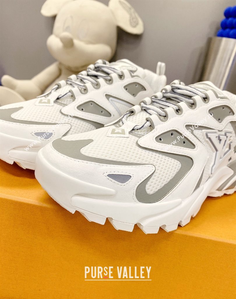 Louis Vuitton Mens LV Runner Tatic Sneakers in Mesh and Leather White 2 2024 1ACF17 (MD-240105124)