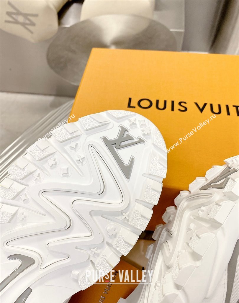 Louis Vuitton Mens LV Runner Tatic Sneakers in Mesh and Leather White 2 2024 1ACF17 (MD-240105124)