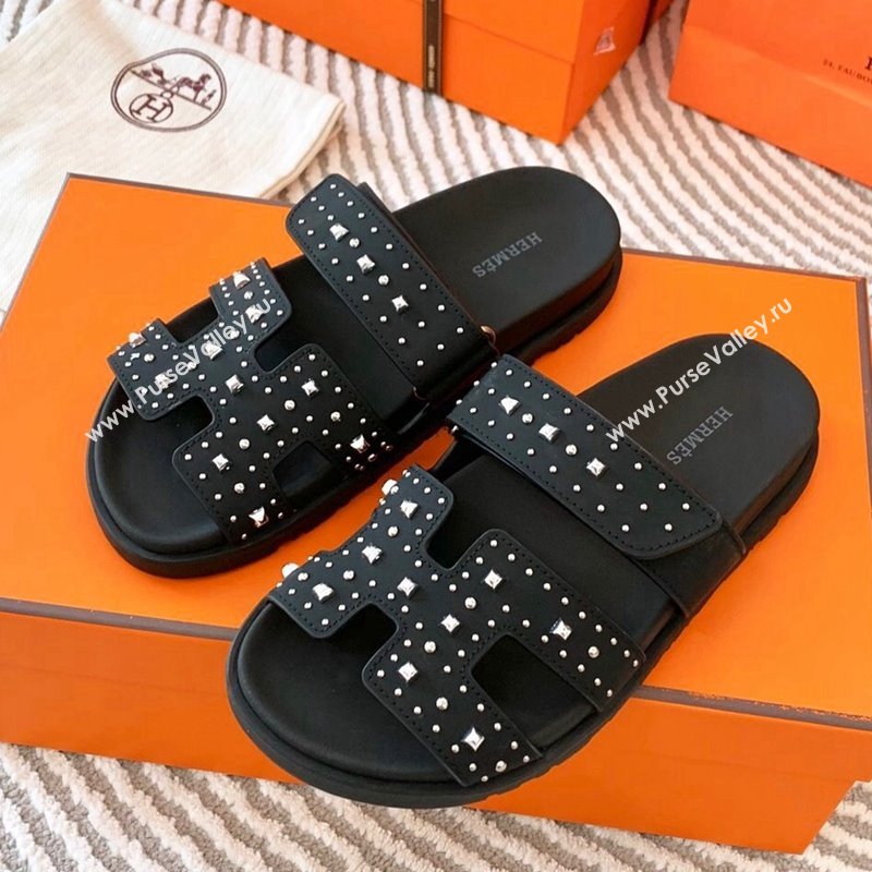 Hermes Chypre Flat Sandals in Calfskin with Studs Black/Silver 2024 0104 (MD-240104085)