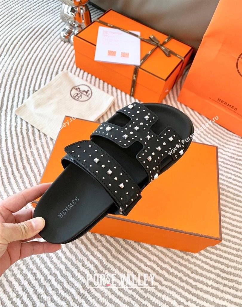 Hermes Chypre Flat Sandals in Calfskin with Studs Black/Silver 2024 0104 (MD-240104085)