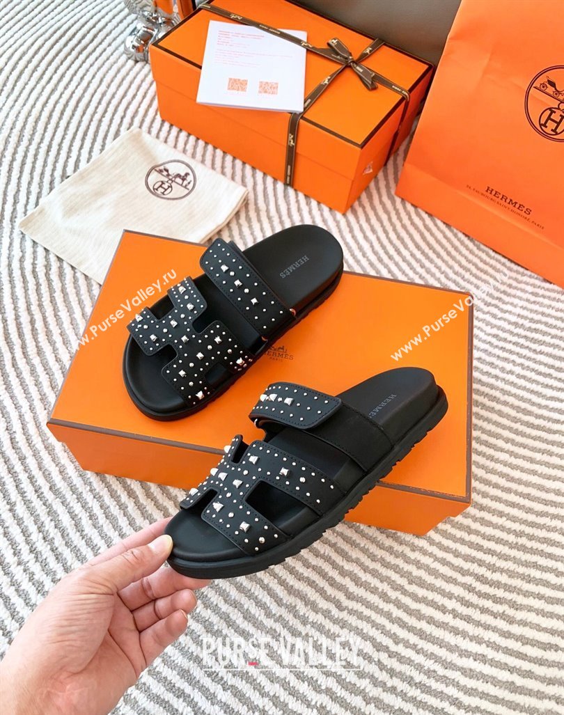 Hermes Chypre Flat Sandals in Calfskin with Studs Black/Silver 2024 0104 (MD-240104085)