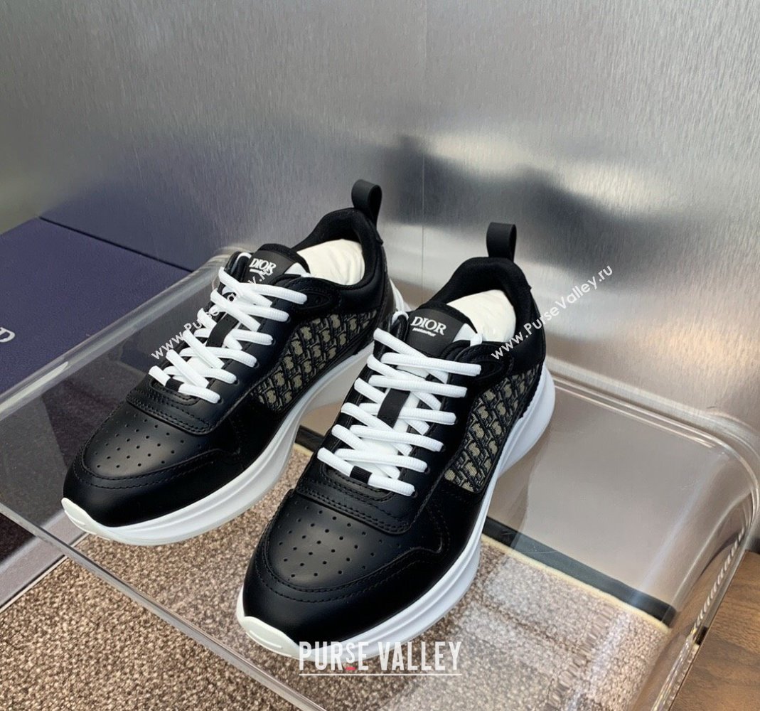 Dior Mens B25 Runner Sneakers in Smooth Calfskin and Dior Oblique Jacquard Black/White 2024 (MD-240106024)