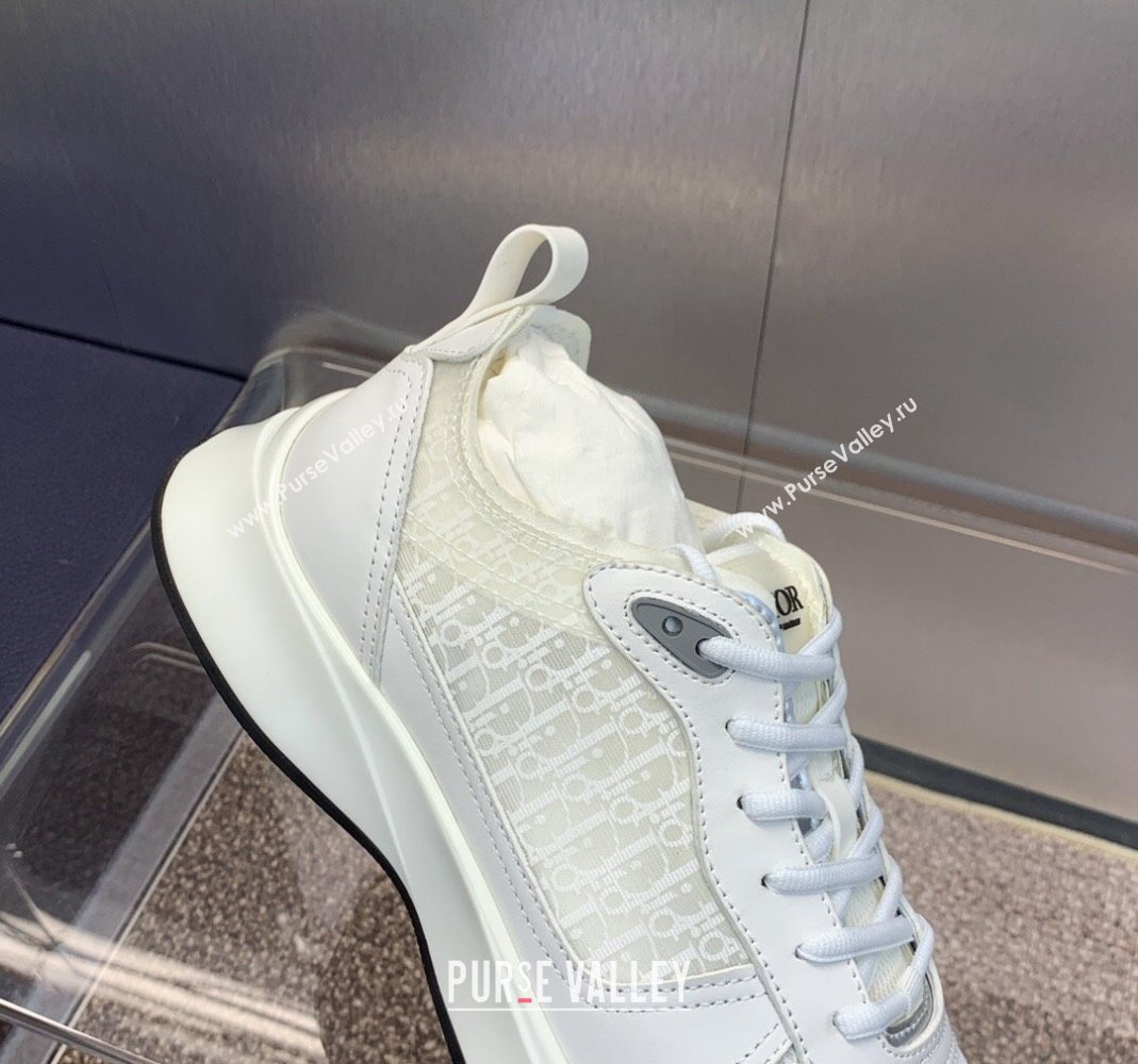 Dior Mens B25 Runner Sneakers in Smooth Calfskin and Technical Mesh with Dior Oblique Canvas White 2024 (MD-240106028)