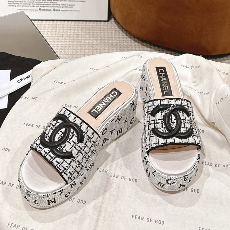 Chanel Tweed Crystals Platform Slide Sandals White1/Black 2024 CH010801 (MD-240108002)