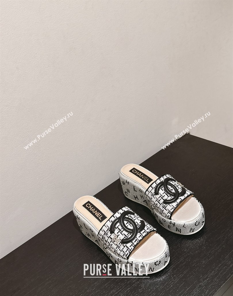 Chanel Tweed Crystals Platform Slide Sandals White1/Black 2024 CH010801 (MD-240108002)