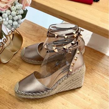 Valentino Metallic Grained Leather Rockstud Wedge Pumps 9.5cm Rose Gold 2024 0125 (HB-240125076)