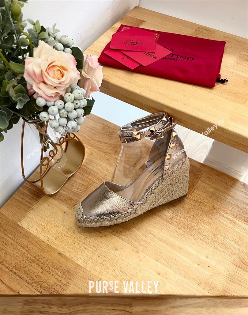 Valentino Metallic Grained Leather Rockstud Wedge Pumps 9.5cm Rose Gold 2024 0125 (HB-240125076)