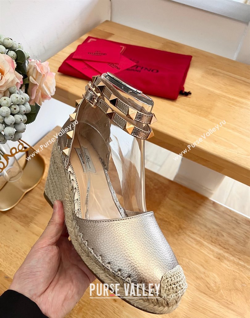 Valentino Metallic Grained Leather Rockstud Wedge Pumps 9.5cm Rose Gold 2024 0125 (HB-240125076)