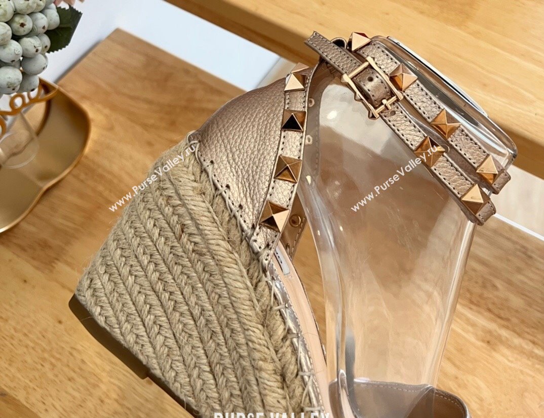 Valentino Metallic Grained Leather Rockstud Wedge Pumps 9.5cm Rose Gold 2024 0125 (HB-240125076)
