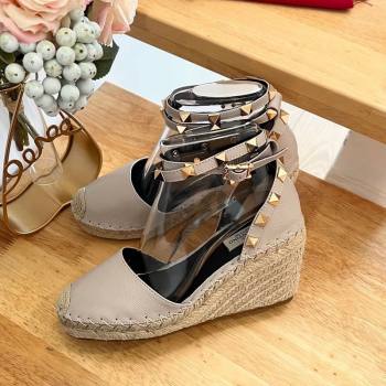 Valentino Grained Leather Rockstud Wedge Pumps 9.5cm Light Grey 2024 0125 (HB-240125078)