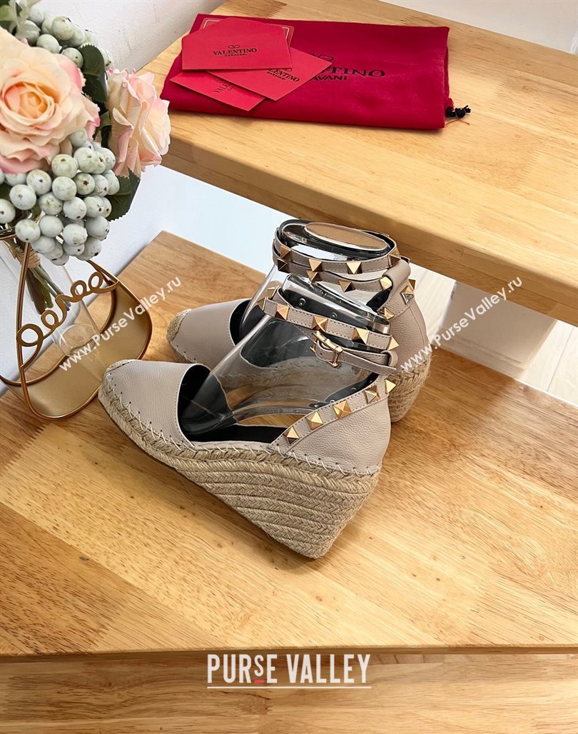 Valentino Grained Leather Rockstud Wedge Pumps 9.5cm Light Grey 2024 0125 (HB-240125078)