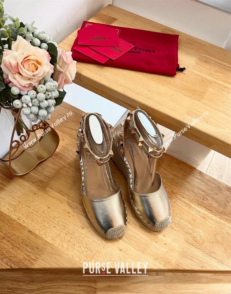 Valentino Metallic Grained Leather Rockstud Wedge Pumps 9.5cm Light Gold 2024 0125 (HB-240125081)