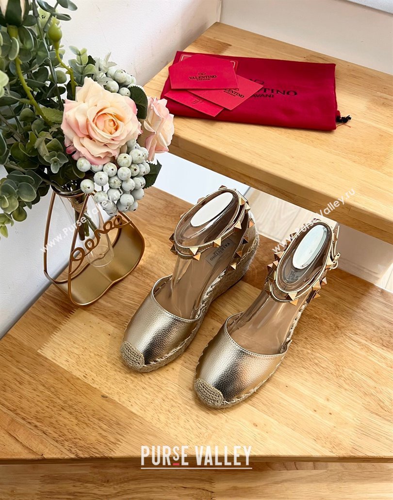 Valentino Metallic Grained Leather Rockstud Wedge Pumps 9.5cm Light Gold 2024 0125 (HB-240125081)