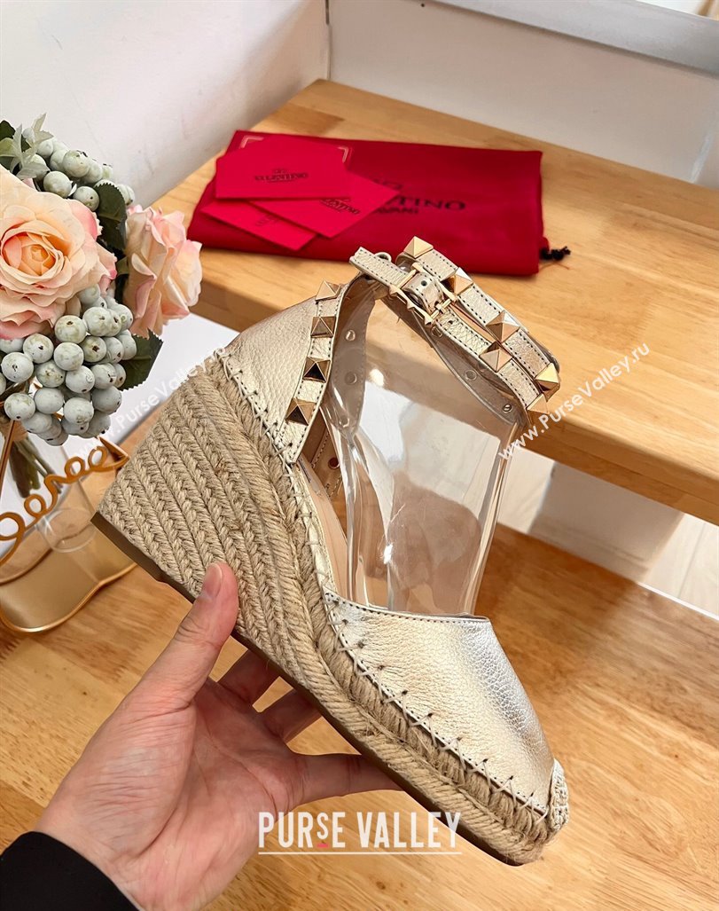 Valentino Metallic Grained Leather Rockstud Wedge Pumps 9.5cm Light Gold 2024 0125 (HB-240125081)