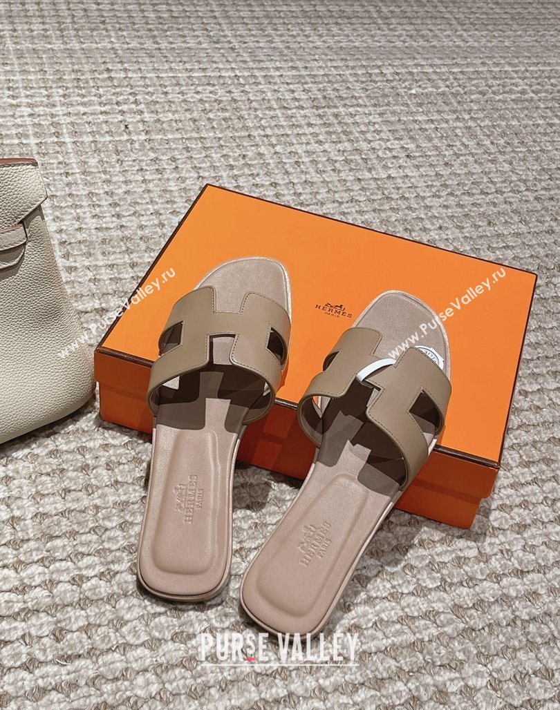 Hermes Classic Oran Flat Slide Sandals in Smooth Leather Grey 05 2024 0123 (MD-240123075)