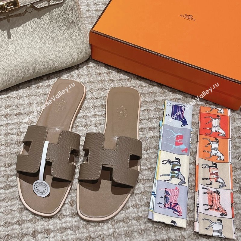 Hermes Classic Oran Flat Slide Sandals in Palm Grained Leather Grey 07 2024 0123 (MD-240123045)