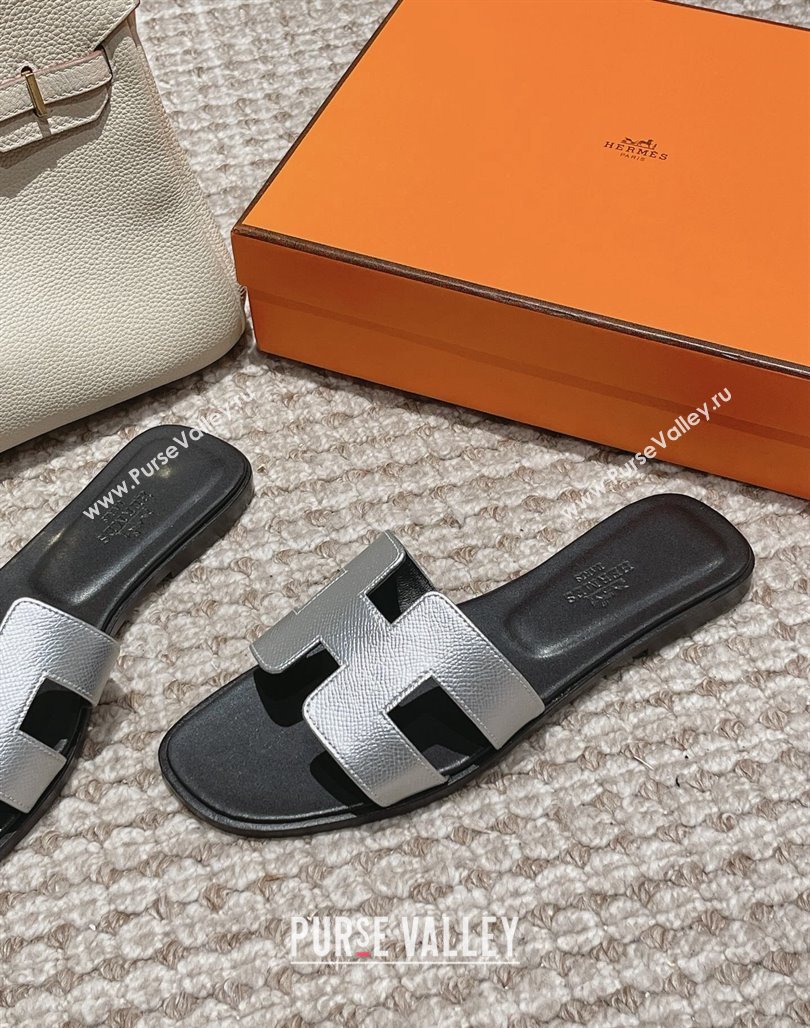 Hermes Classic Oran Flat Slide Sandals in Palm Grained Leather Silver/Black 2024 0123 (MD-240123054)