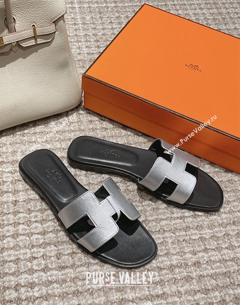 Hermes Classic Oran Flat Slide Sandals in Palm Grained Leather Silver/Black 2024 0123 (MD-240123054)