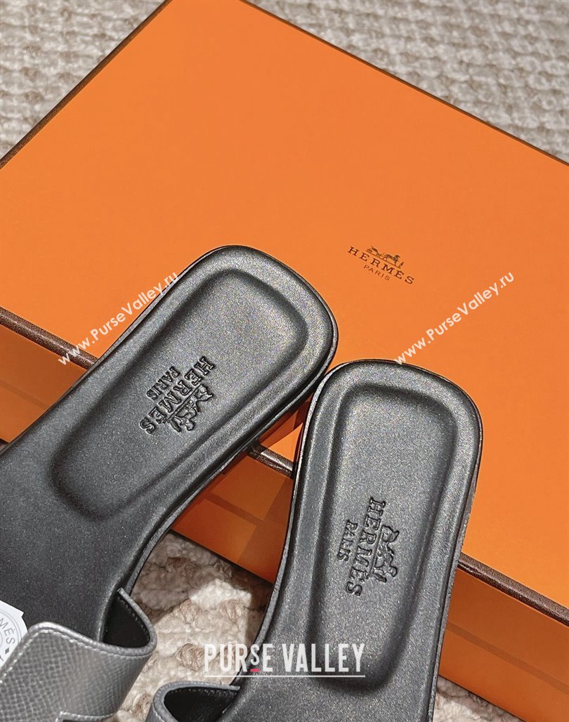 Hermes Classic Oran Flat Slide Sandals in Palm Grained Leather Silver/Black 2024 0123 (MD-240123054)