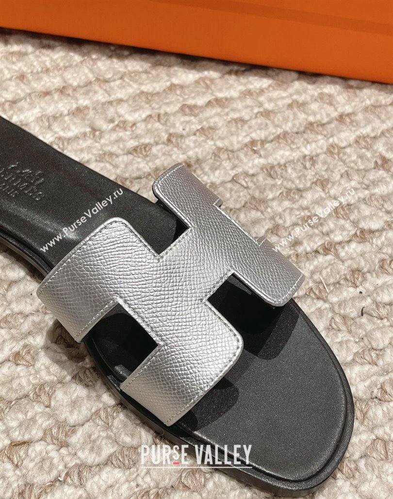 Hermes Classic Oran Flat Slide Sandals in Palm Grained Leather Silver/Black 2024 0123 (MD-240123054)