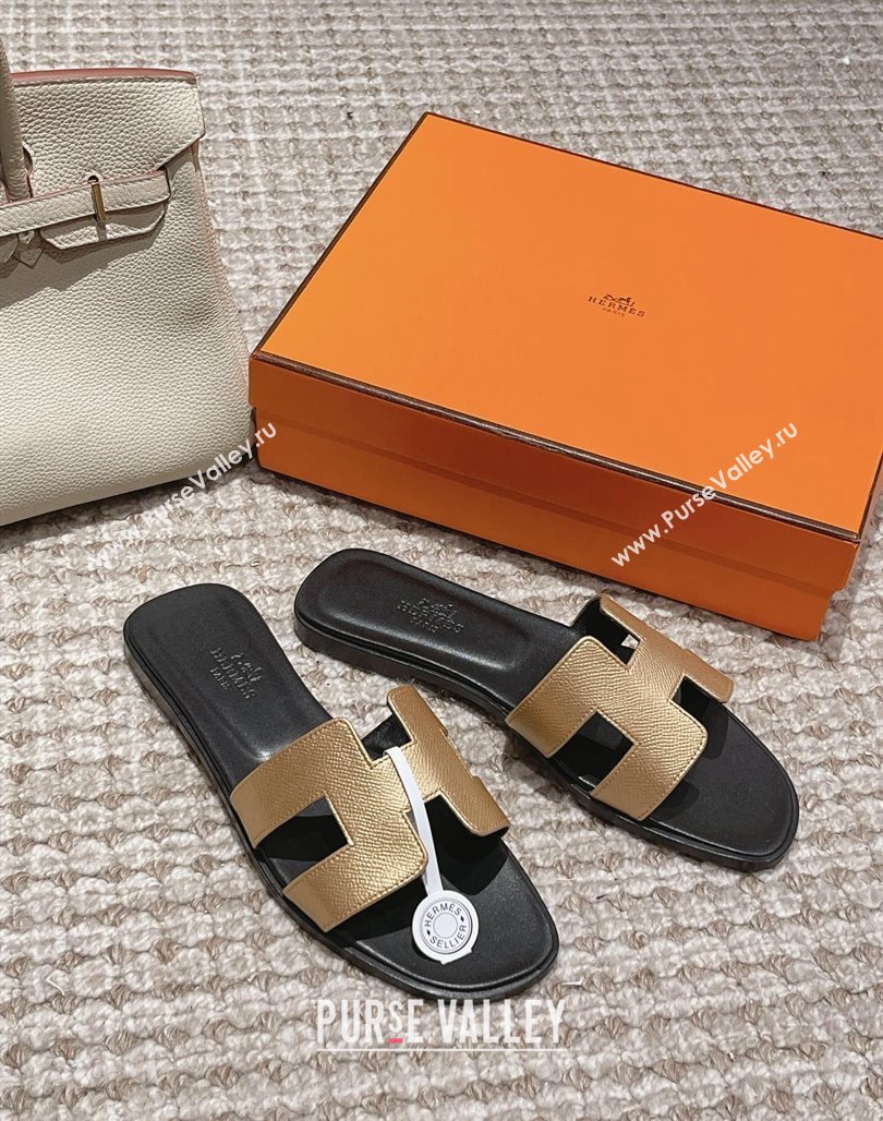 Hermes Classic Oran Flat Slide Sandals in Palm Grained Leather Gold/Black 2024 0123 (MD-240123055)