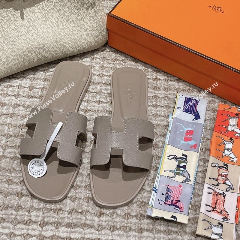 Hermes Classic Oran Flat Slide Sandals in Palm Grained Leather Grey 26 2024 0123 (MD-240123066)