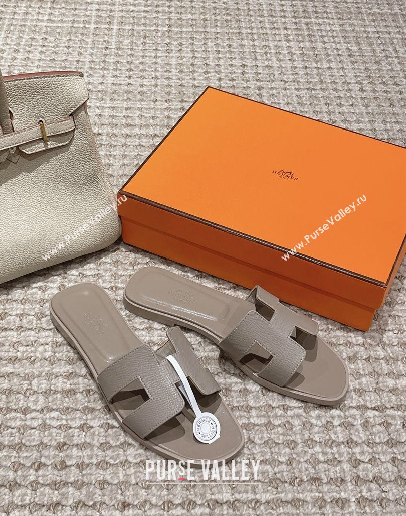 Hermes Classic Oran Flat Slide Sandals in Palm Grained Leather Grey 26 2024 0123 (MD-240123066)