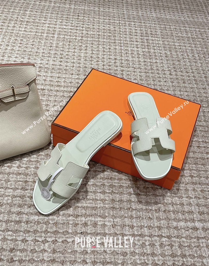 Hermes Classic Oran Flat Slide Sandals in Palm Grained Leather Glacier 2024 0123 (MD-240123067)