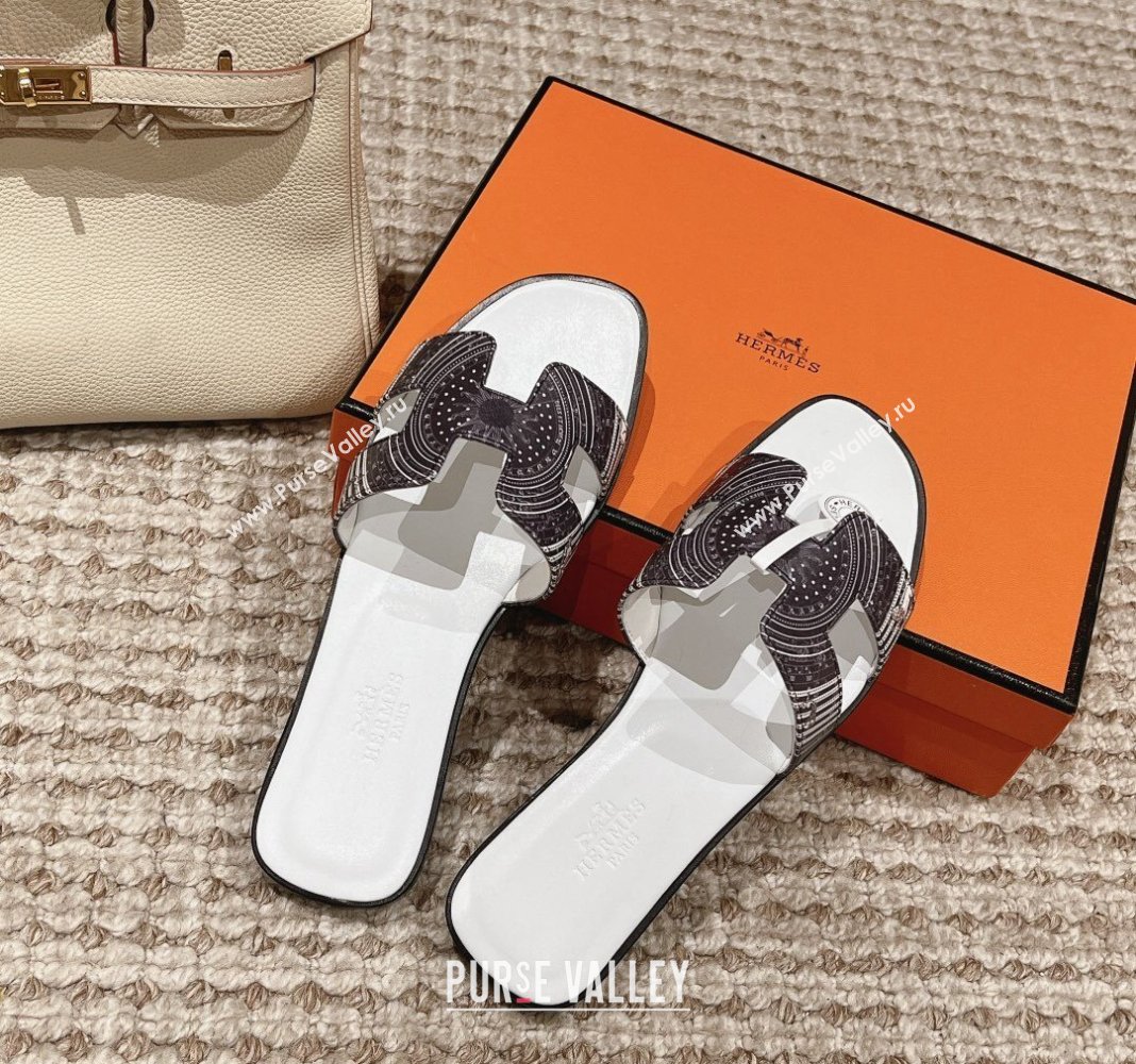 Hermes Classic Oran Flat Slide Sandals in Calfskin with Astrologie Bandana Print White 2024 0123 (MD-240123082)