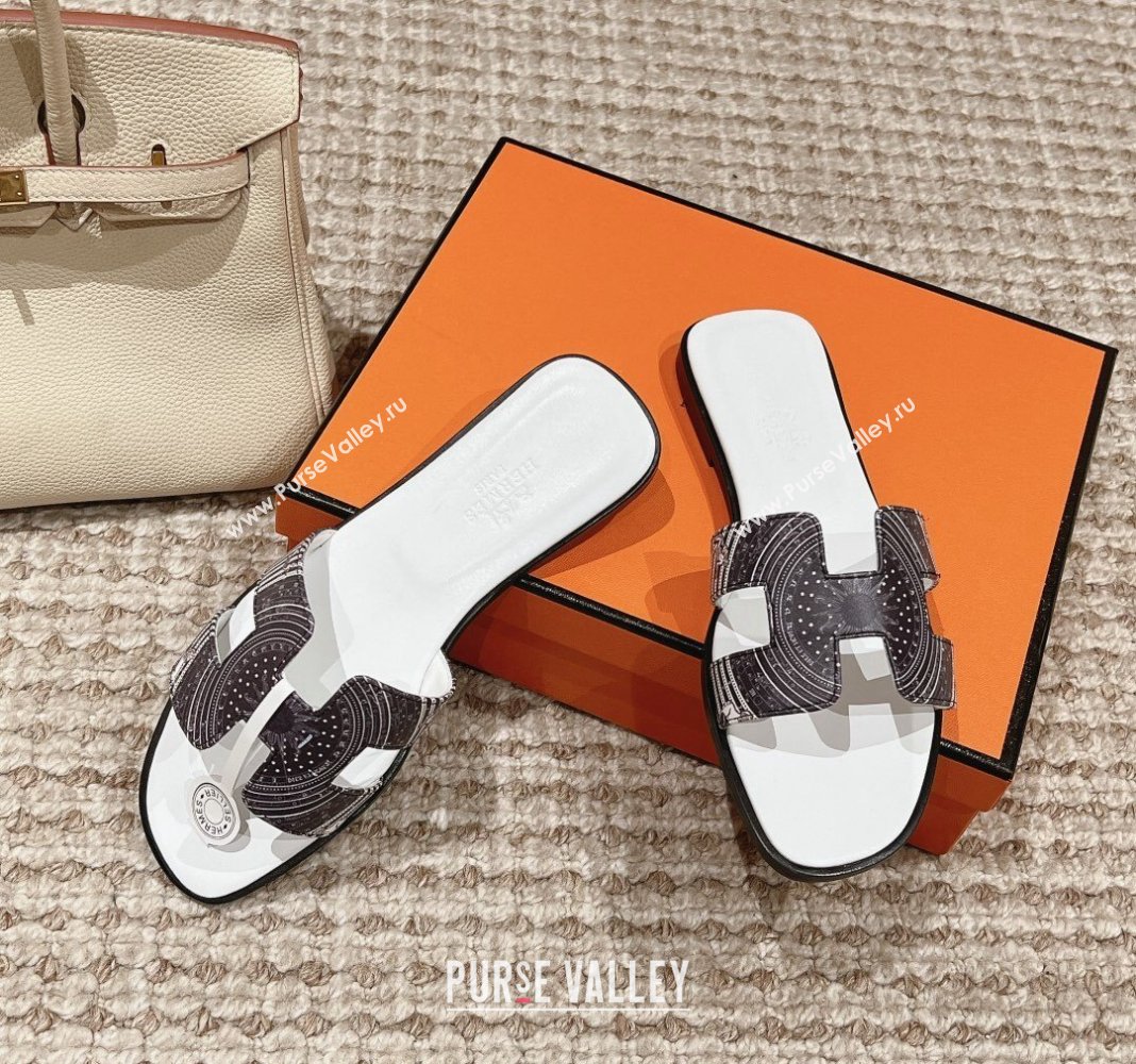 Hermes Classic Oran Flat Slide Sandals in Calfskin with Astrologie Bandana Print White 2024 0123 (MD-240123082)