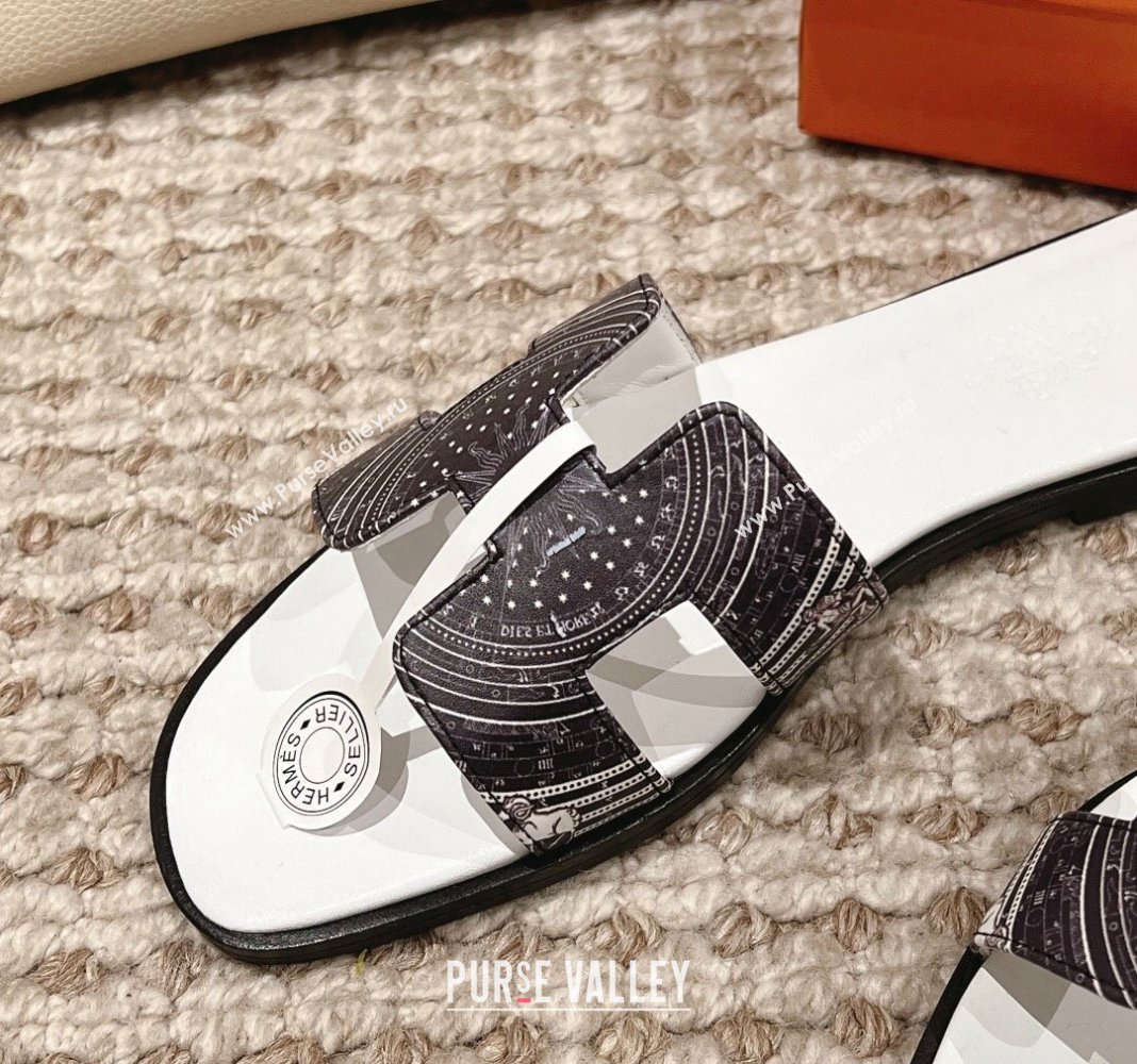 Hermes Classic Oran Flat Slide Sandals in Calfskin with Astrologie Bandana Print White 2024 0123 (MD-240123082)