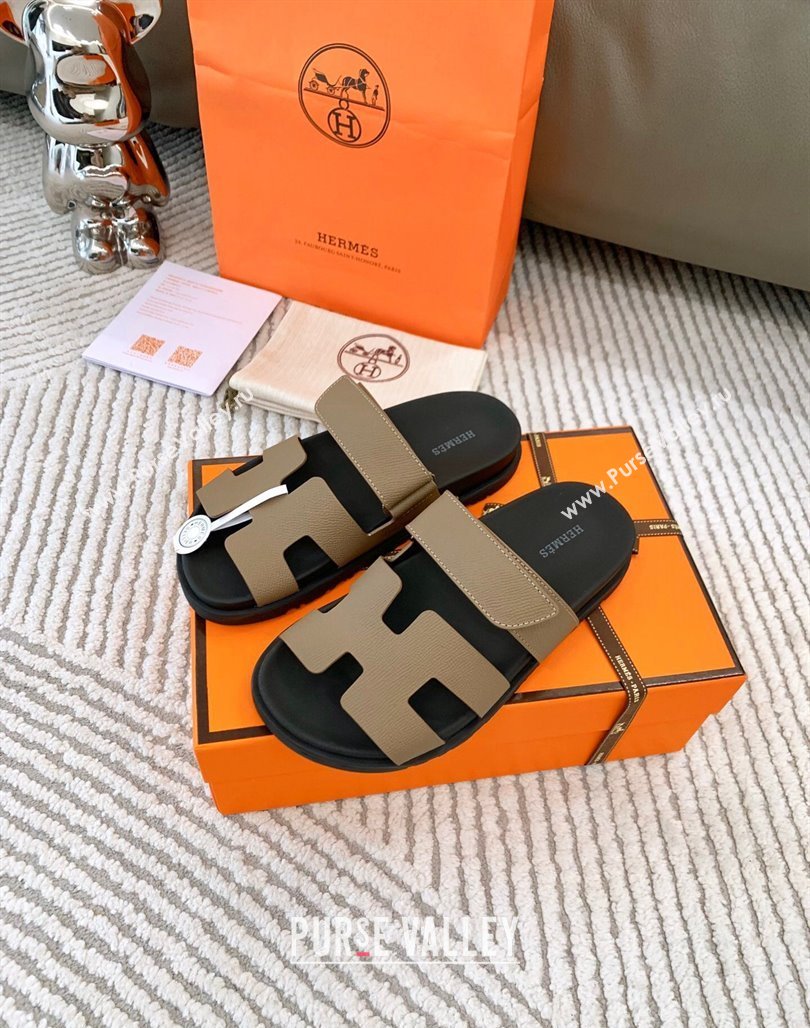 Hermes Chypre Flat Sandals in Grained Calfskin Khaki 2024 0123 (MD-240123103)