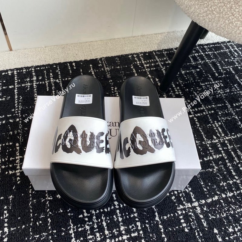 Alexander McQueen TPU Slide Sandals with Signature Print White/Black 2024 0430 (KL-240430119)