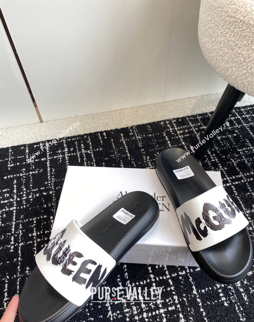 Alexander McQueen TPU Slide Sandals with Signature Print White/Black 2024 0430 (KL-240430119)