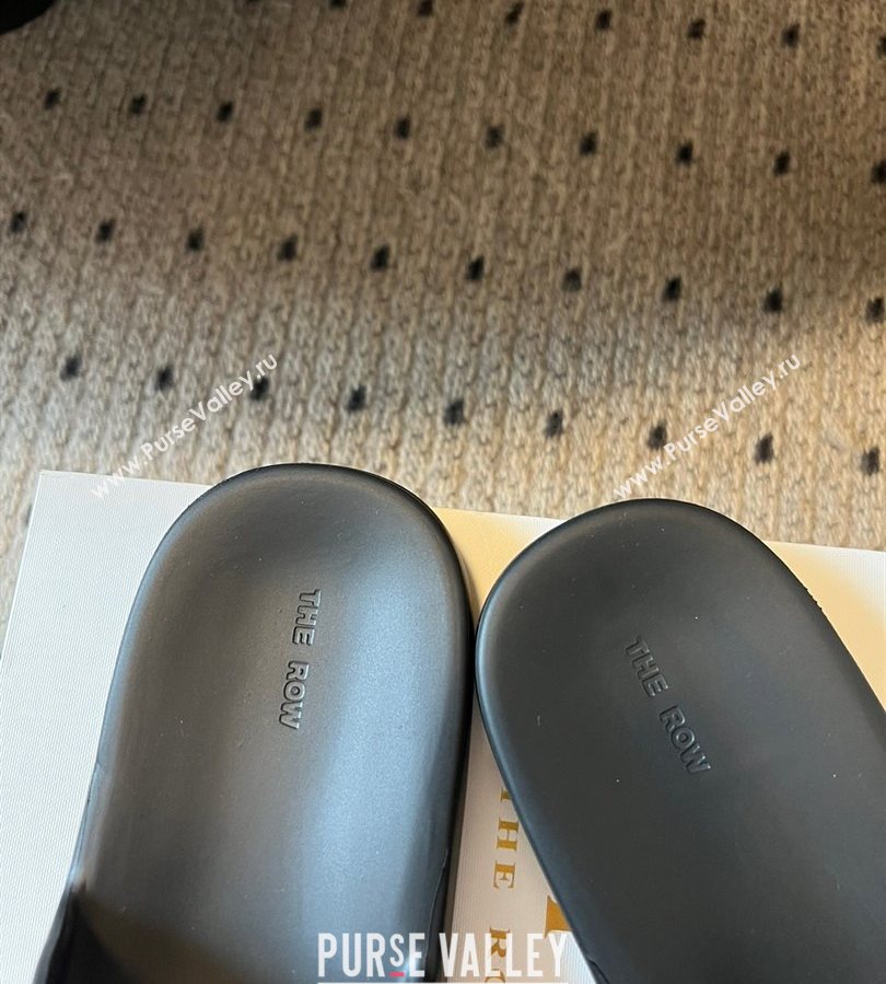 The Row Foam Sandal in Rubber Black 2025 0711 (syt-250711038)